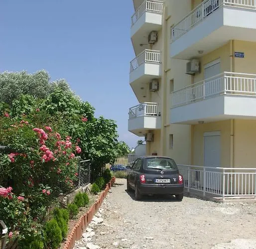 Yiannis Lejlighed