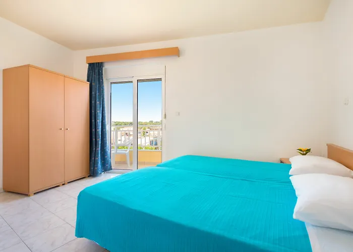 Yiannis * Rhodes City