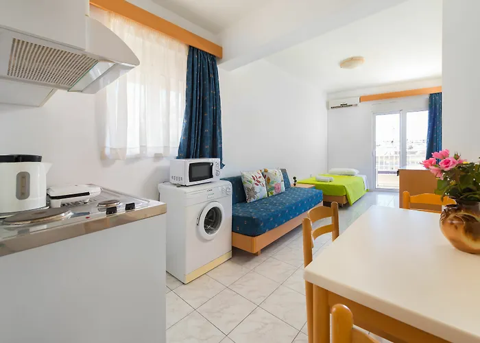 Yiannis * Rhodes City