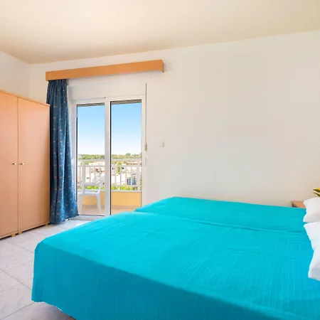 Apartament Yiannis *