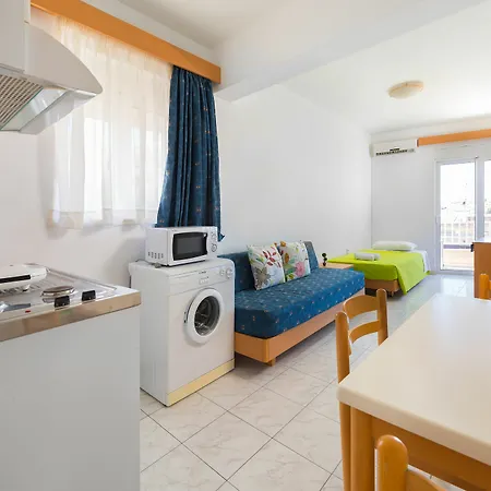 Yiannis * Rhodes City